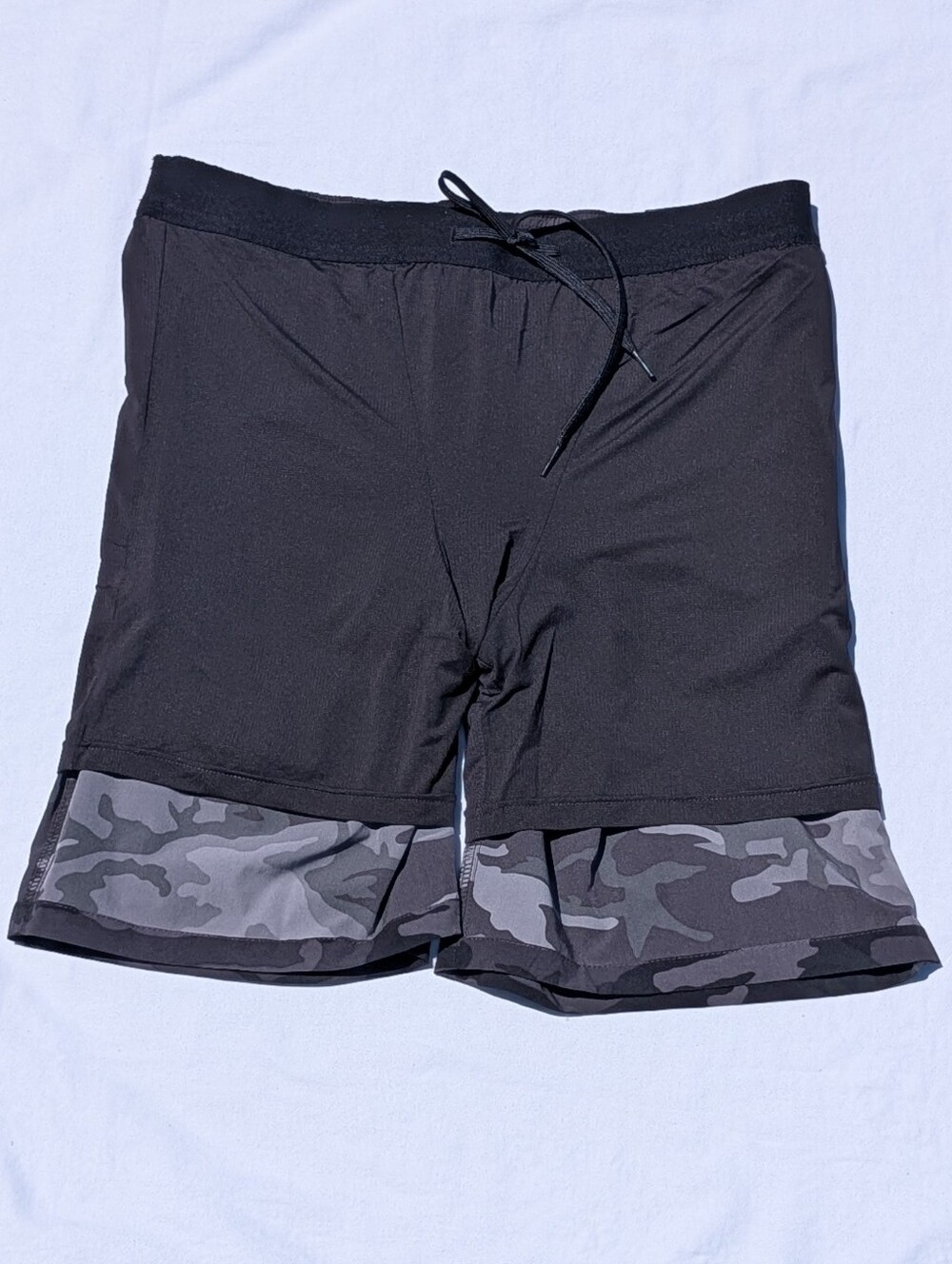 Kirkland Signature Men's Swim Trunks Size L - Picture 14 of 16